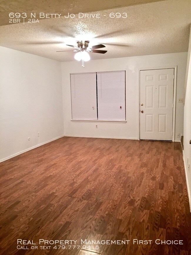 Building Photo - 693 N Betty Jo Dr