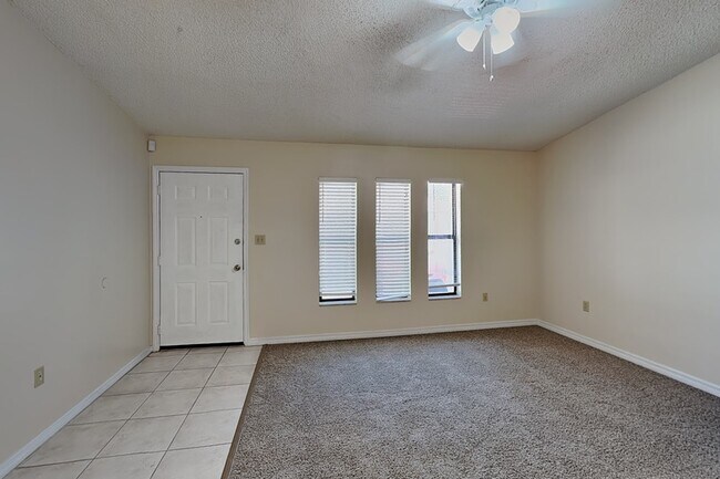Building Photo - 32715 Blossom Ln