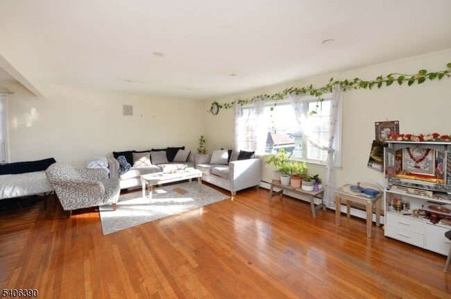 Foto del edificio - 100 Eastern Wy