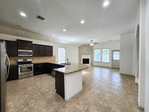 Building Photo - 4515 Greenleaf Dr