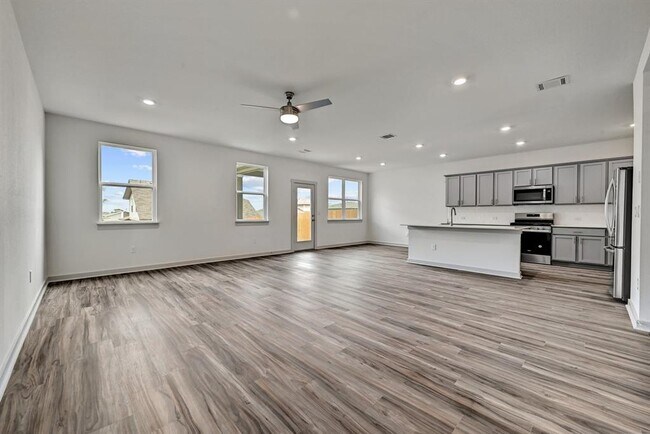 Foto del edificio - 7902 Linda Michelle Ln