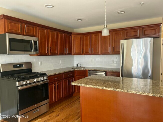 Building Photo - 45 Beers St