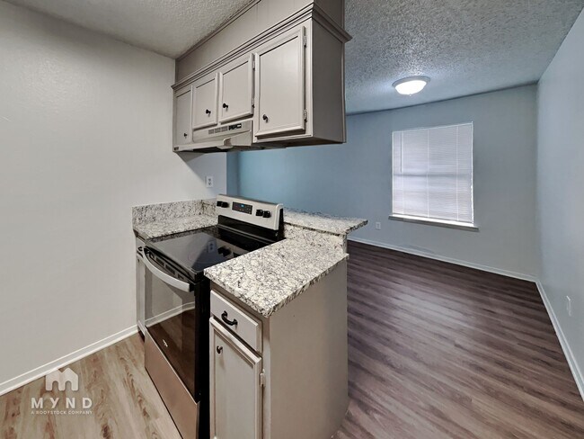 Building Photo - 1303 1/2 Berry Dr Apt A