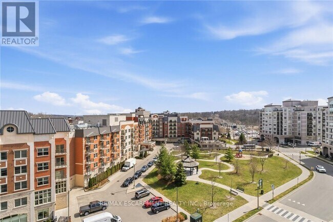 Photo du bâtiment - 4000 Creekside Dr