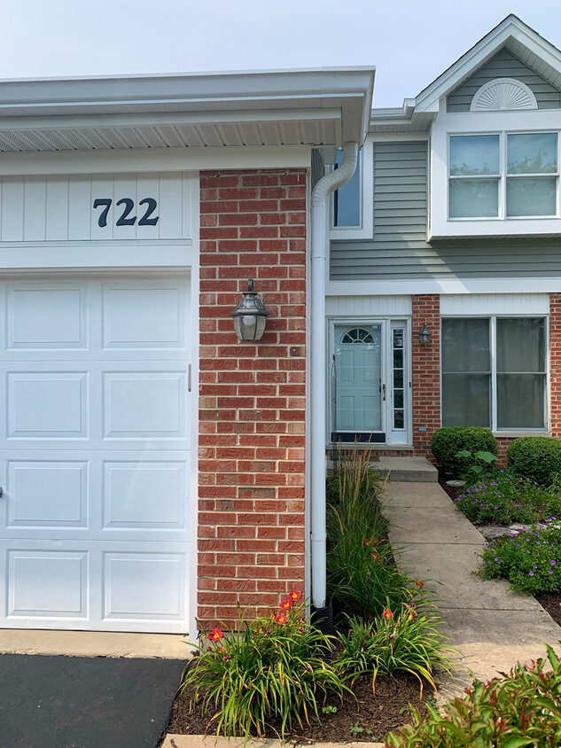 722 DAYBREAK Ln, Carol Stream, IL 60188 Room for Rent in Carol Stream