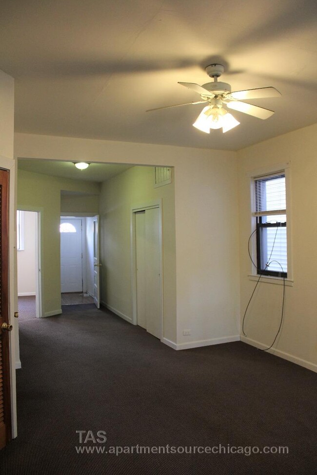 Building Photo - 2254 N Southport Ave
