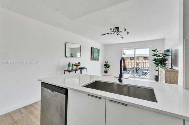 Building Photo - 620 SW 10th St