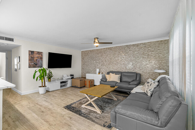 Building Photo - 6 Burgundy A