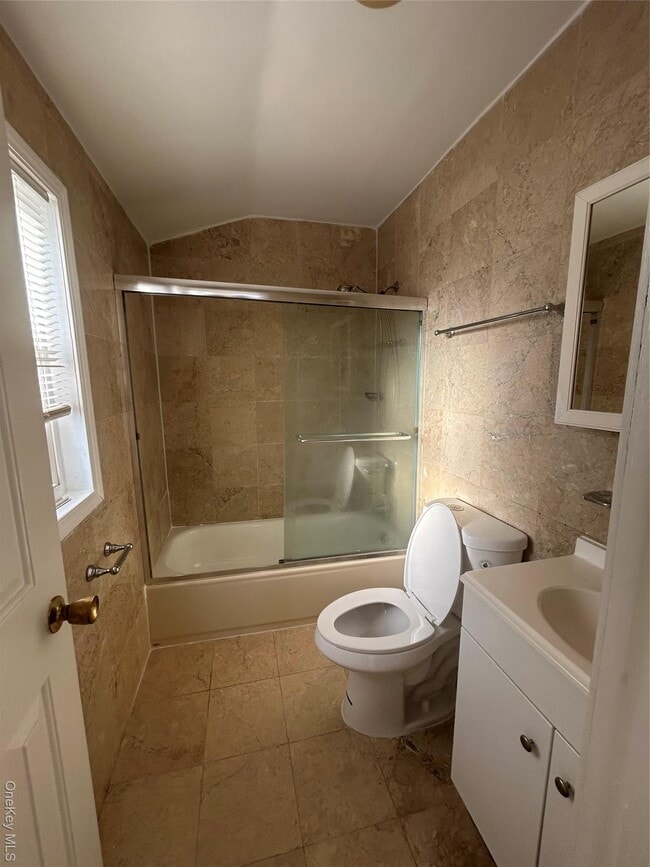 Foto del edificio - 202-38-202-47 47th Ave