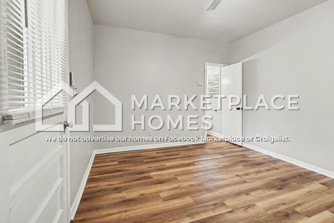 Building Photo - 876 Custer St