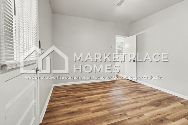 Foto del edificio - 876 Custer St