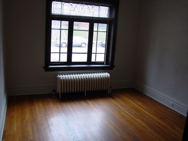 sala de estar - 1814 Jefferson St