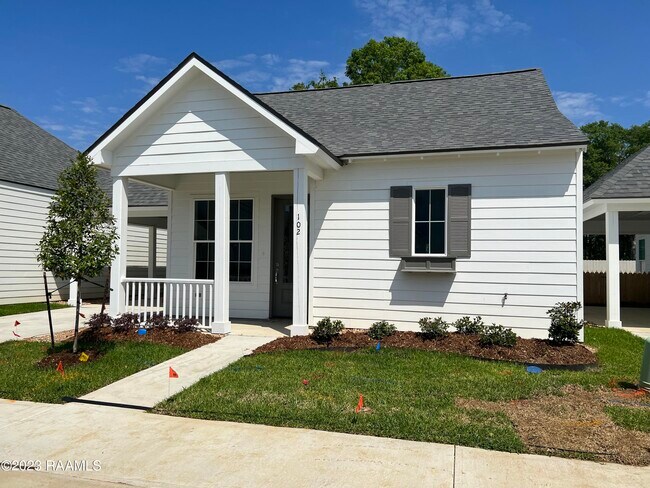 Building Photo - 102 Satsuma Dr
