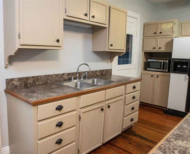 Foto del edificio - 108 N Main St