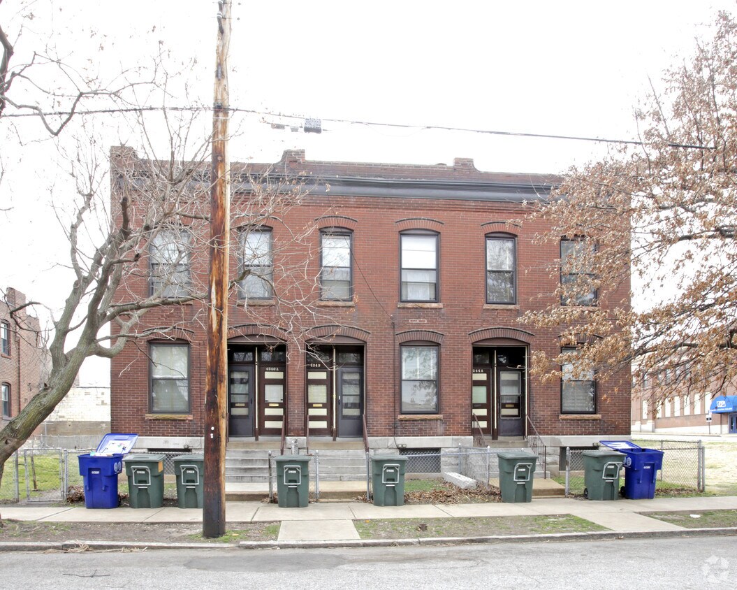 Foto del edificio - 4240-4244 Hunt Ave