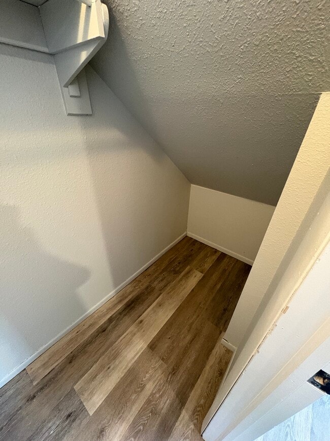 Building Photo - 204 Peach