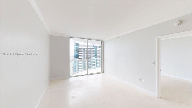 Foto del edificio - 6365 Collins Ave