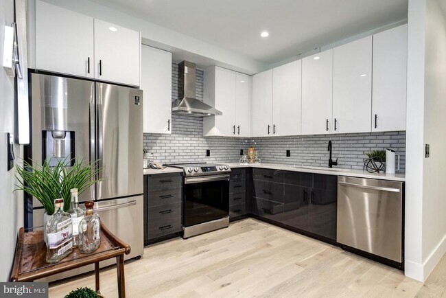 Building Photo - 1312 13th St NW