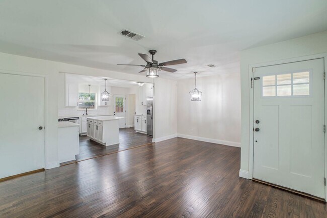 Foto del edificio - New Listing in southland Terrace Addition