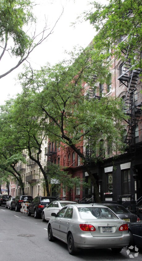Building Photo - 423 E 73rd St