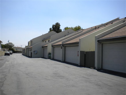 Building Photo - Oakwood Apartments