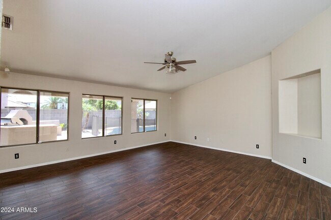 Building Photo - 1518 S Blossom Cir