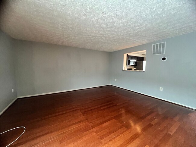 Building Photo - Beautiful 3 BR/2.5 BA Townhome in Bowie!