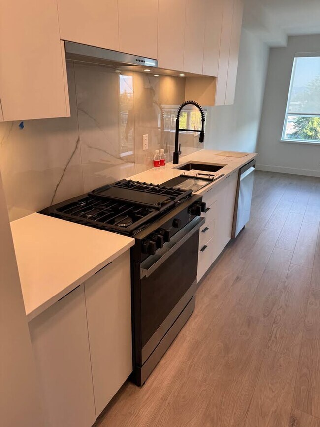 Photo du bâtiment - 13238-13105 105 Ave