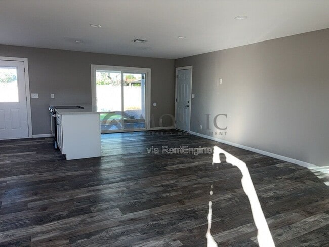 Foto del edificio - 270 S Dobson Rd