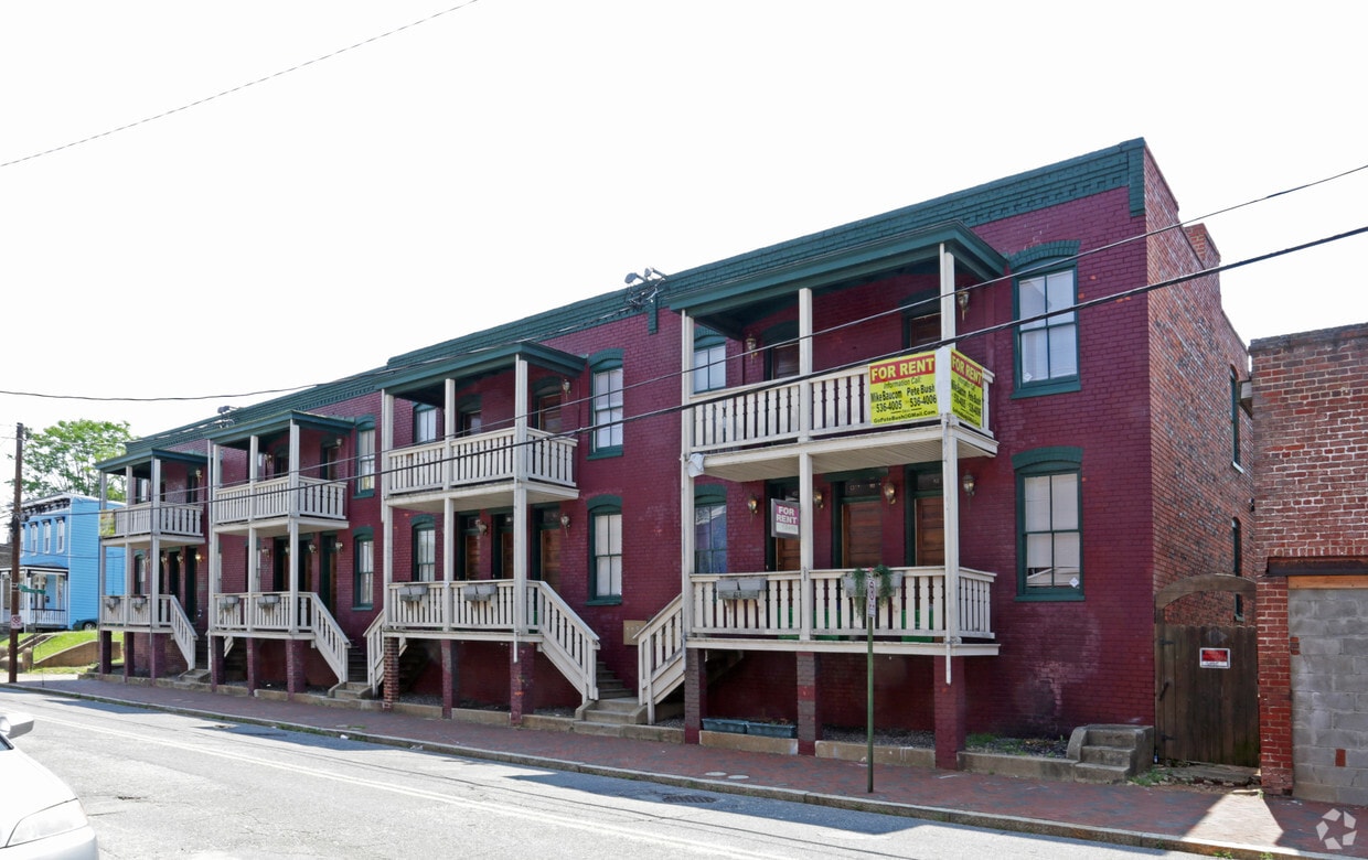 Building Photo - 813-825 Bowe St