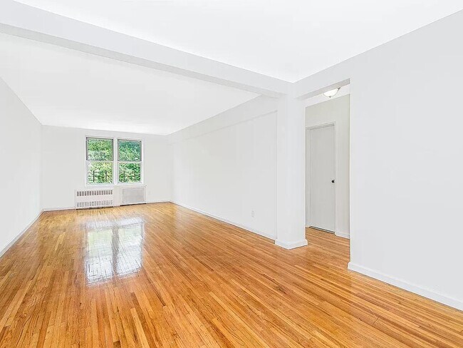 Foto del edificio - 6535 Broadway