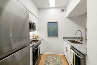 Building Photo - Cortland Benbrook