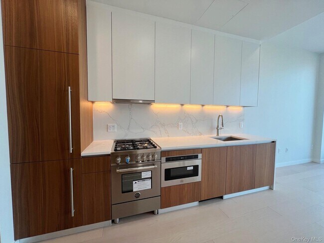 Foto del edificio - 35-32 Leavitt St