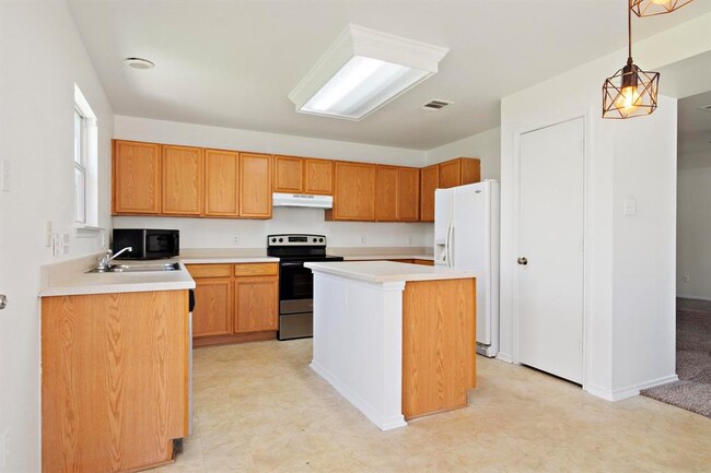 Building Photo - 2207 Kuykendall Dr