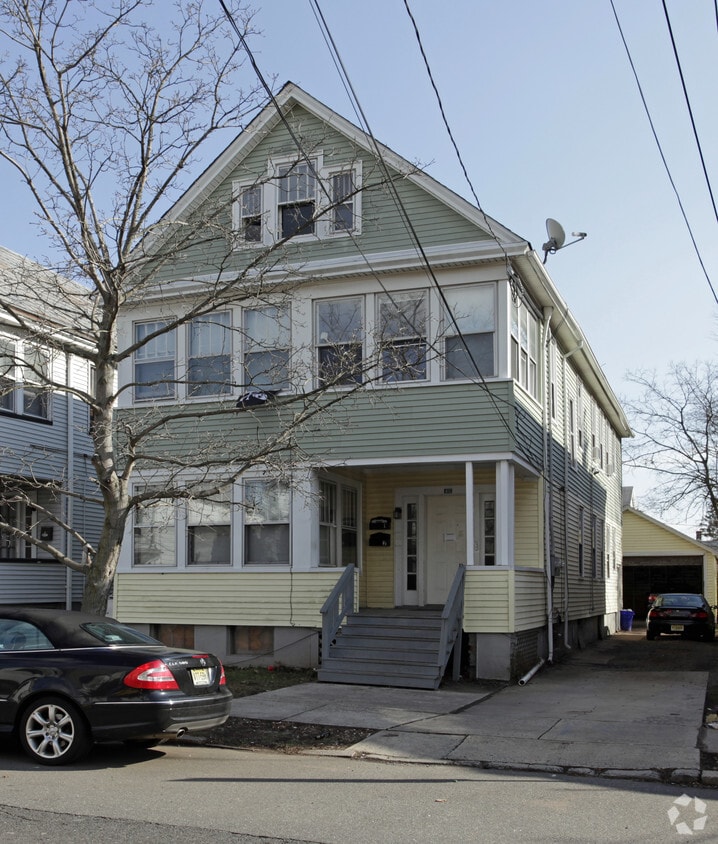 Primary Photo - 60 Huntington St
