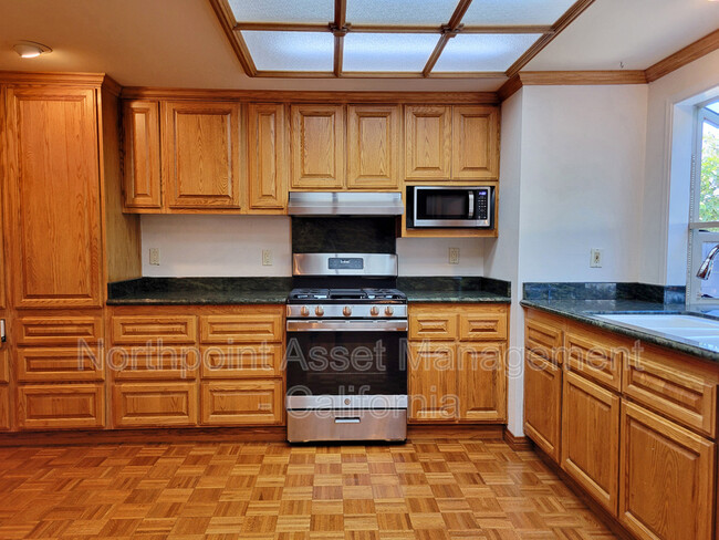 Building Photo - 231 Los Padres Ln
