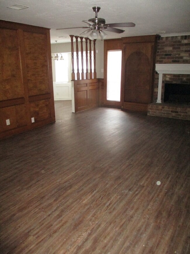 Building Photo - Call 832-538-3442 To Schedule Your Showing...