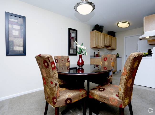Princeton Court 740 Estates Blvd Hamilton NJ 08619 Apartments com Princeton Court 740 Estates Blvd Hamilton NJ 08619 Apartments com