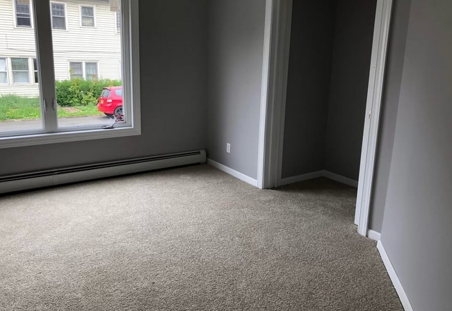 Building Photo - 402 W Ferry St