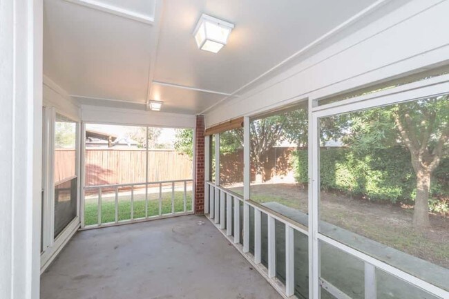 Foto del edificio - 5416 Lexington Pl