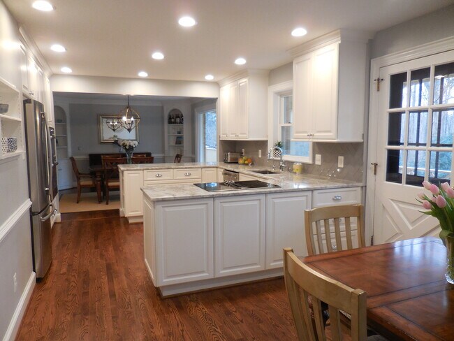 Kitchen - 7808 Manor House Dr
