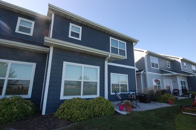 Building Photo - Golf Course Townhome