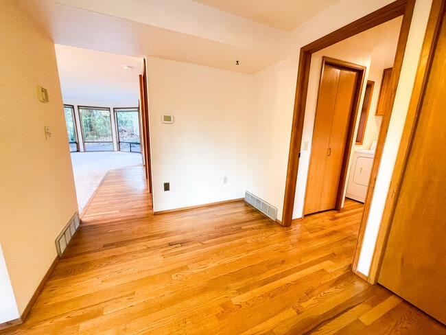 Foto del edificio - 4615 Island Crest Way