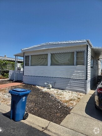 Building Photo - 140 Paulette Way