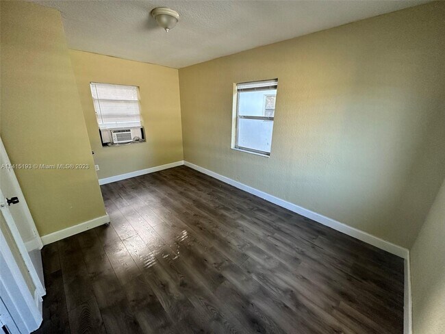 Foto del edificio - 817 NW 10th St