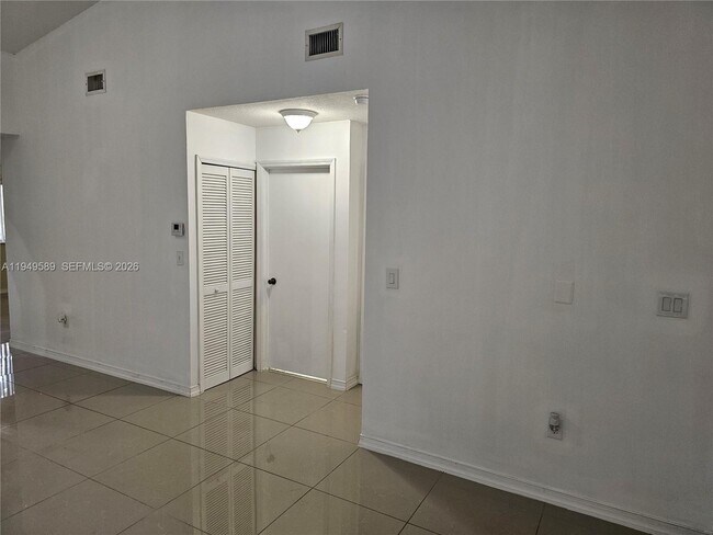 Foto del edificio - 2911 SE 13th Ave