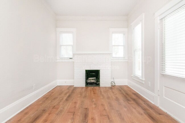 Building Photo - 606 S Park Ave