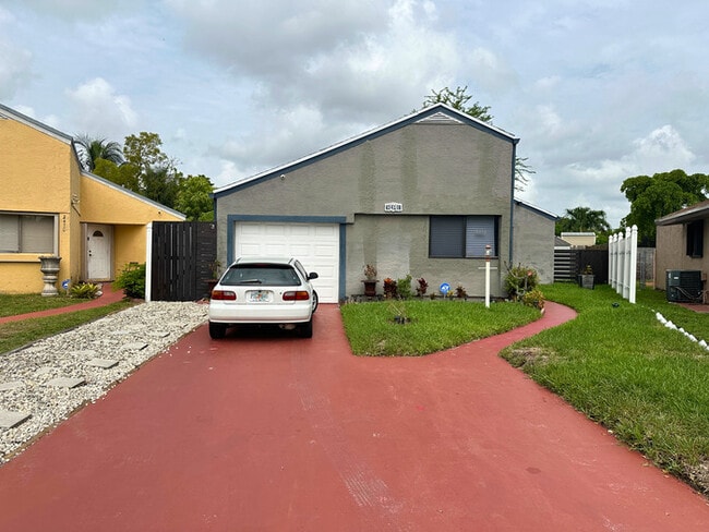 Charming 2-Bed, 2-Bath Home with Fenced Ya... - Charming 2-Bed, 2-Bath Home with Fenced Ya...