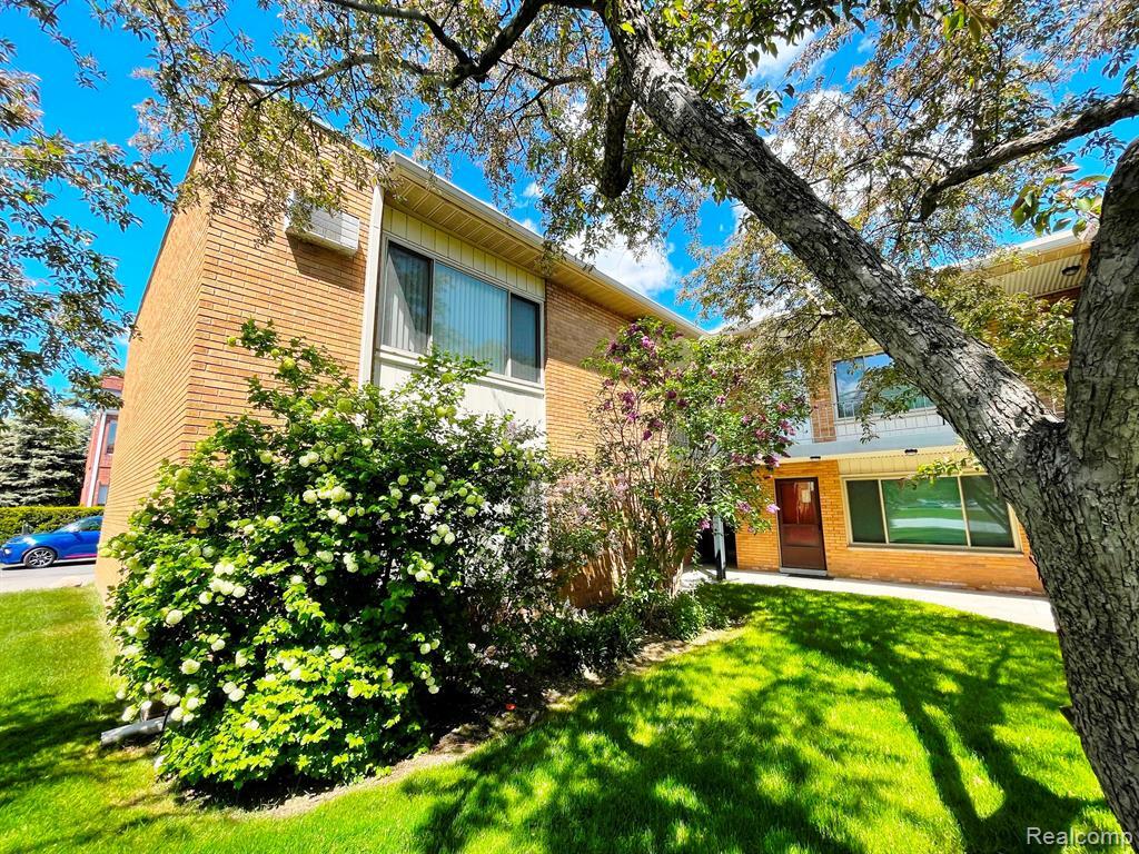 2859 E Maple Rd Unit 11, Birmingham, MI 48009 Condo for Rent in Birmingham, MI