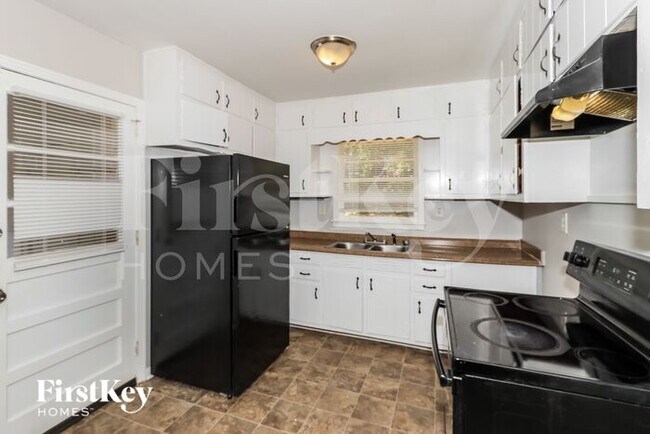 Building Photo - 2392 Hopewell Ln